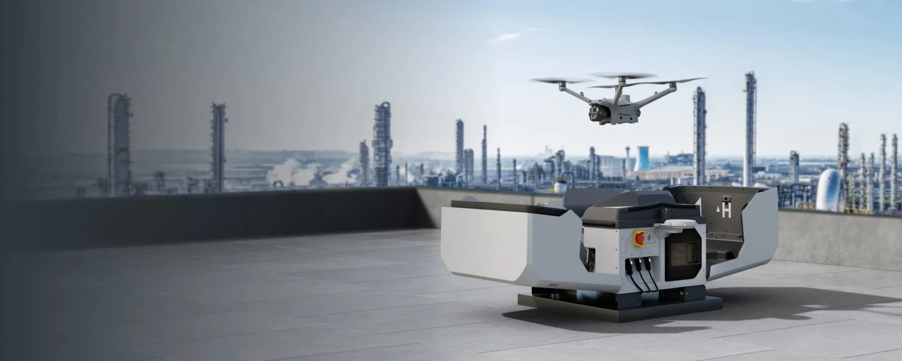 Дрон DJI над док-станцией DJI Dock 3 на крыше промышленного предприятия