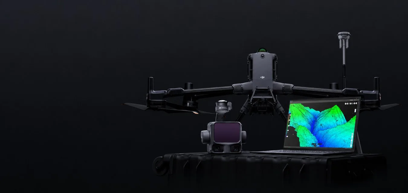 Дрон DJI Matrice 400 с лидаром Zenmuse L3 и облаком точек на ноутбуке