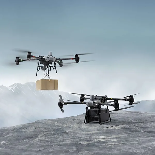 DJI FlyCart 30, в полёте с грузом