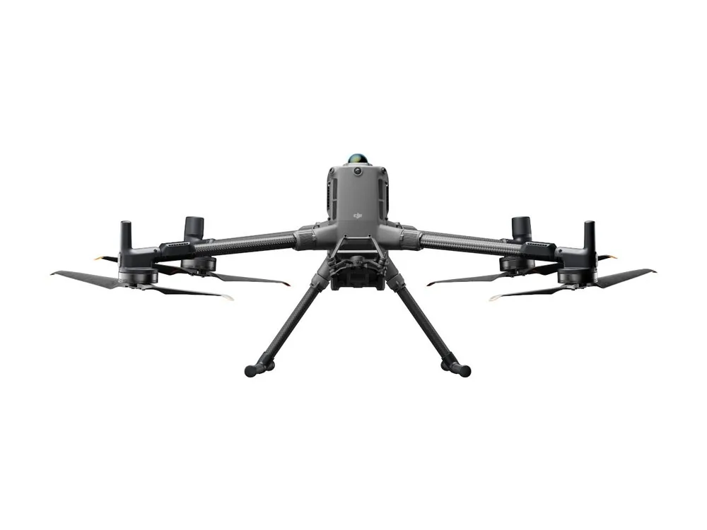 DJI Matrice 400, вид спереди снизу